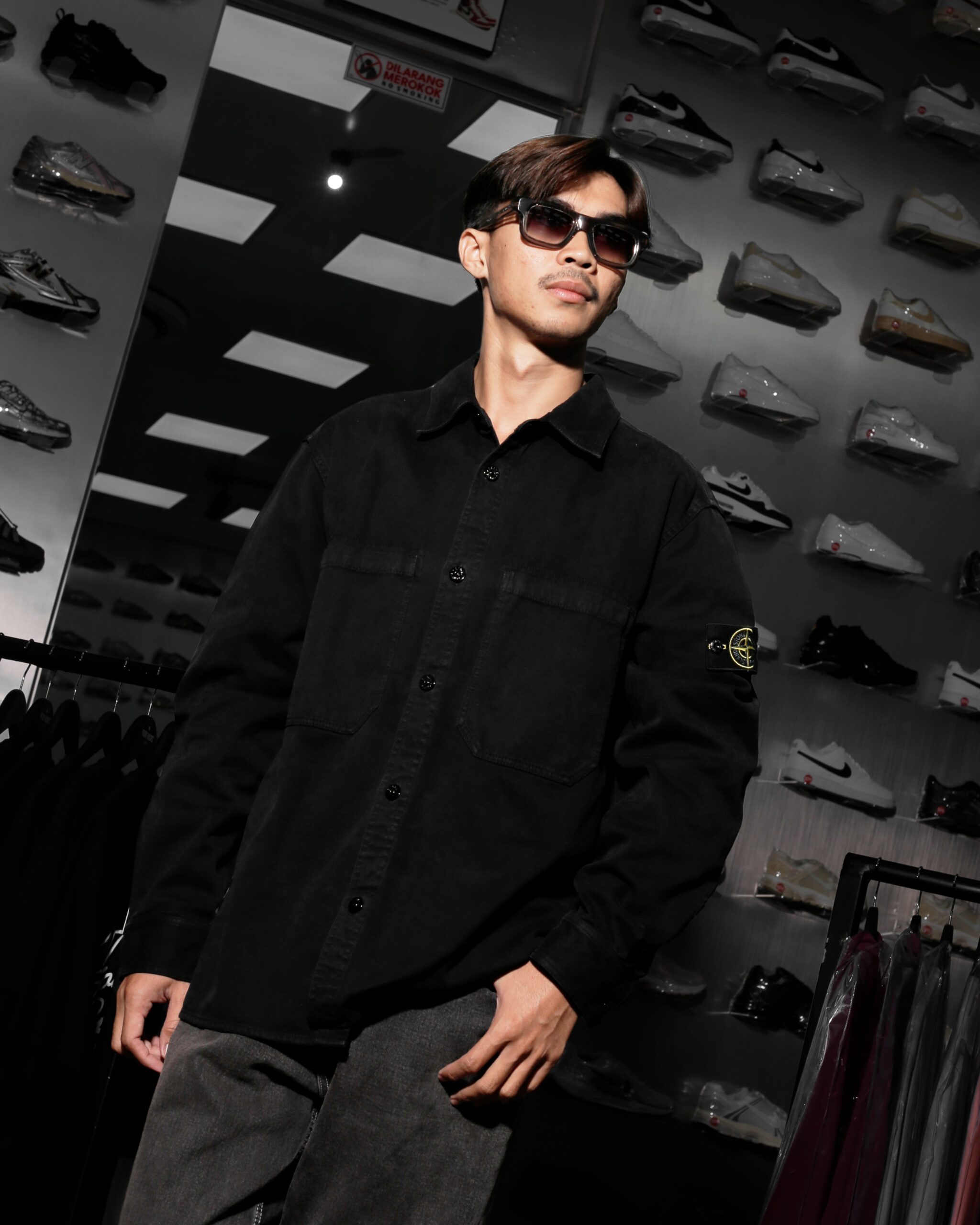 2 Stone Island Overshirt Buttoned Pocket Shirt Black - Gambar 1