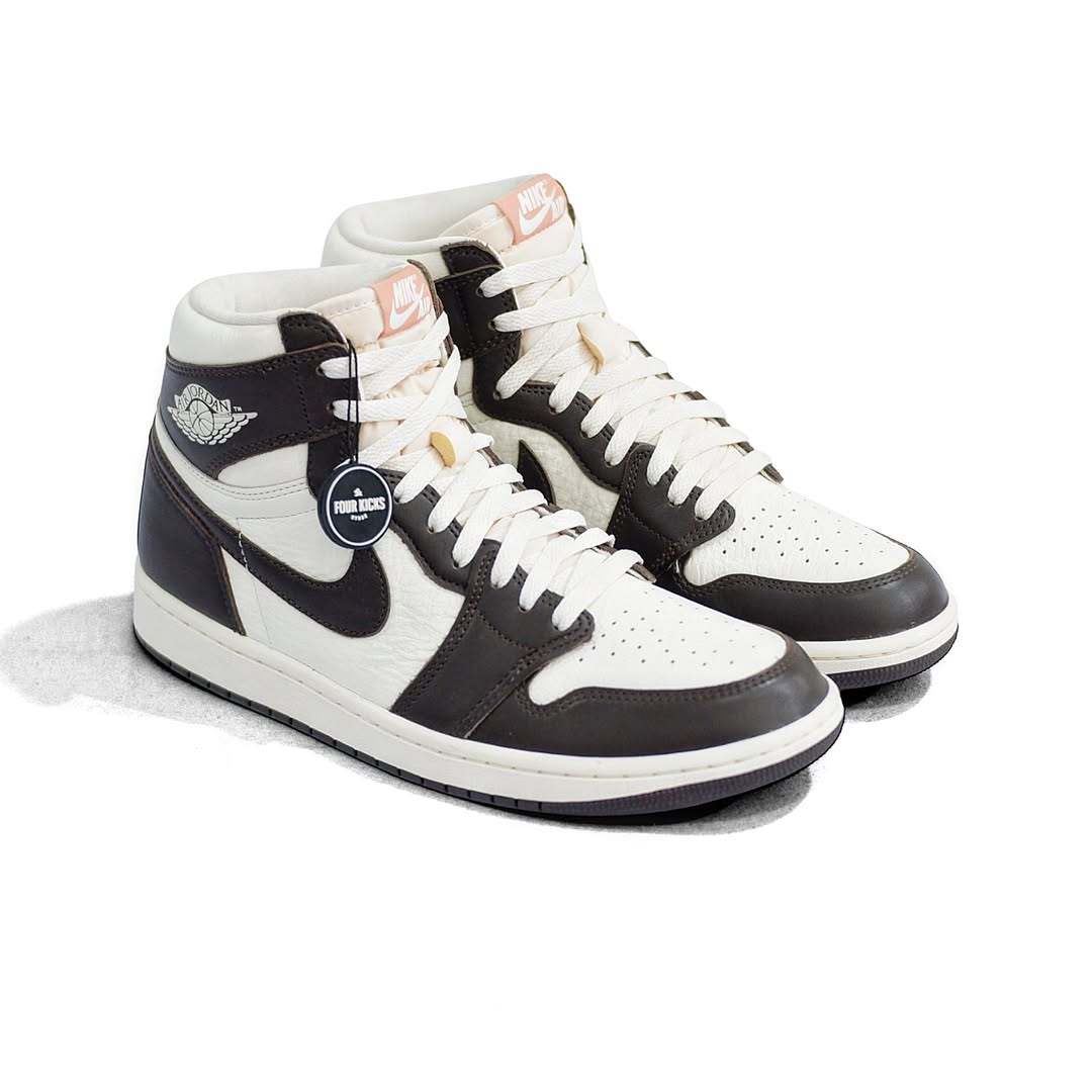 Nike Basketball Lifestyle Shoes Air Jordan 1 Retro High OG Light Madder Root Womens FD2596 200 Nike Air Jordan 1 Retro High OG Light Madder Root Womens FD2596 200 - Gambar 1