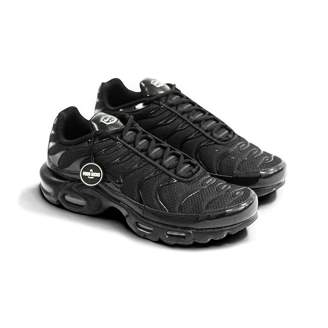 Nike Lifestyle Shoes Air Max Plus TN Triple Black Mens 604133 050 (1) Nike Air Max TN Plus Triple Black Mens 604133 050 - Gambar 1