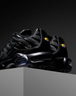 Nike Air Max TN Plus Triple Black Mens 604133 050 - Gambar 8