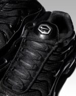 Nike Air Max TN Plus Triple Black Mens 604133 050 - Gambar 6