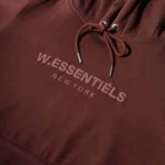 W Essentiels Hoodie Ecume Monopack Triple Louie Brown - Image 4