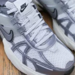 Nike V2K Run Pure Platinum Wolf Grey Womens FD0736 003 - Gambar 5