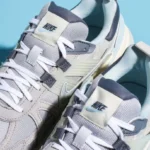 Nike V2K Run Light Bone Metallic Platinum Womens FZ3596 072 - Image 3
