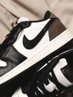 Nike Air Jordan 1 Retro Low OG Mocha GS CZ0858 102 - Gambar 6